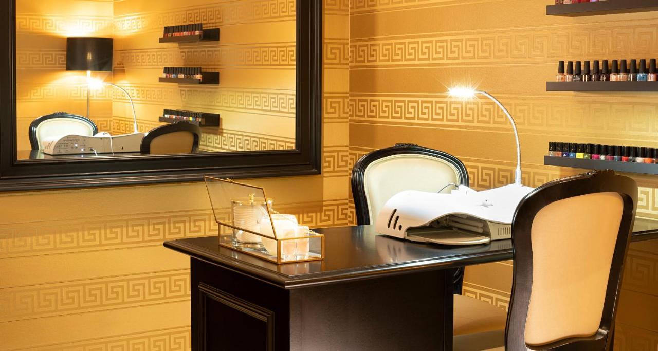 Victor'S Residenz-Hotel Schloss Berg Неннінг Екстер'єр фото A manicure station