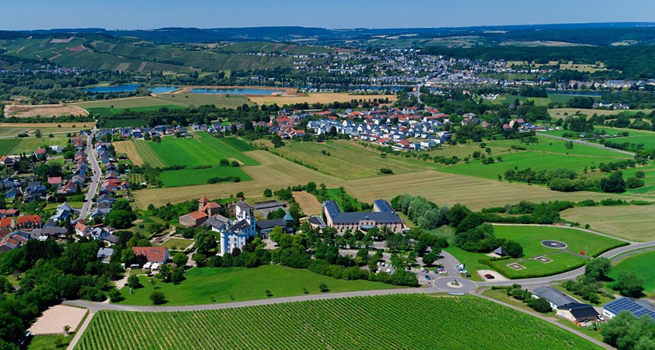 Victor'S Residenz-Hotel Schloss Berg Неннінг Екстер'єр фото Aerial view