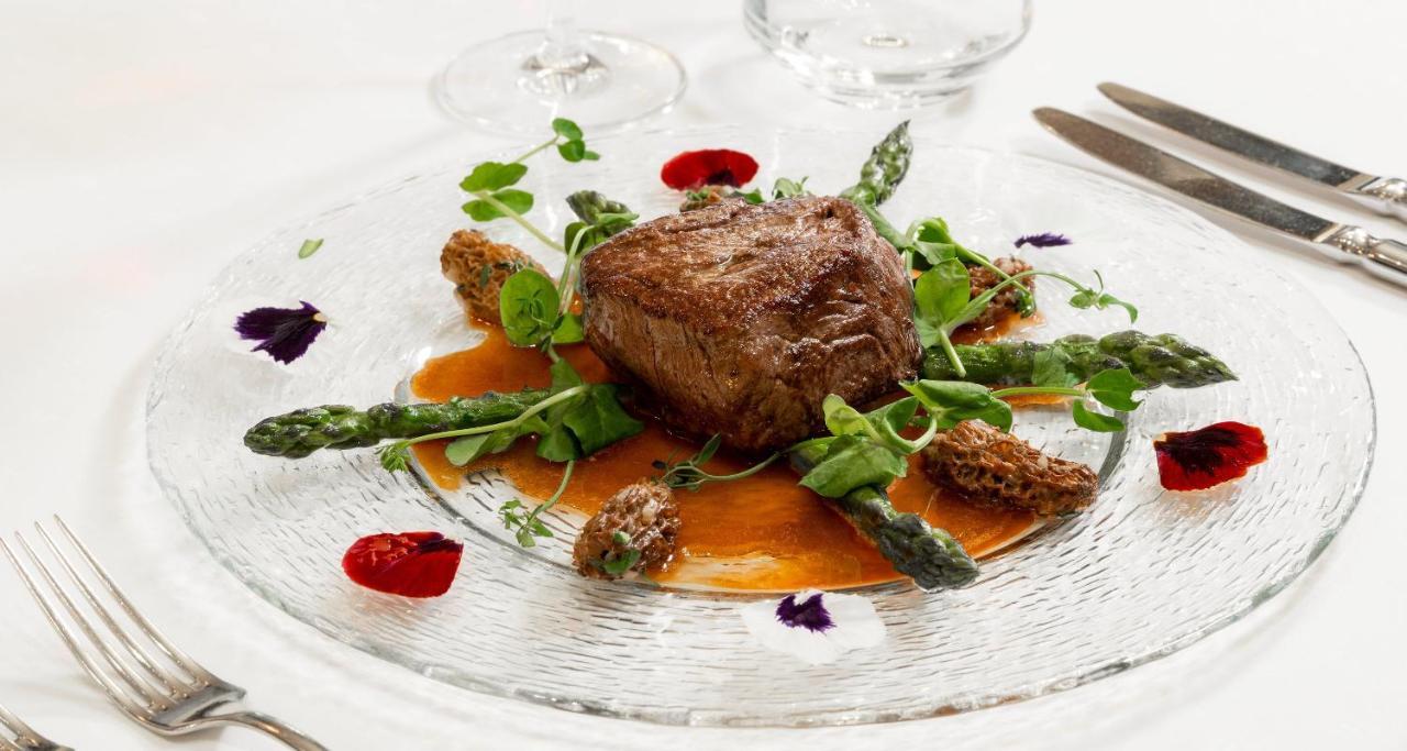 Victor'S Residenz-Hotel Schloss Berg Неннінг Екстер'єр фото A steak prepared sous-vide
