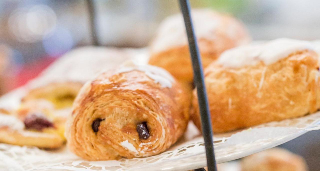 Victor'S Residenz-Hotel Schloss Berg Неннінг Екстер'єр фото Pain au chocolat
