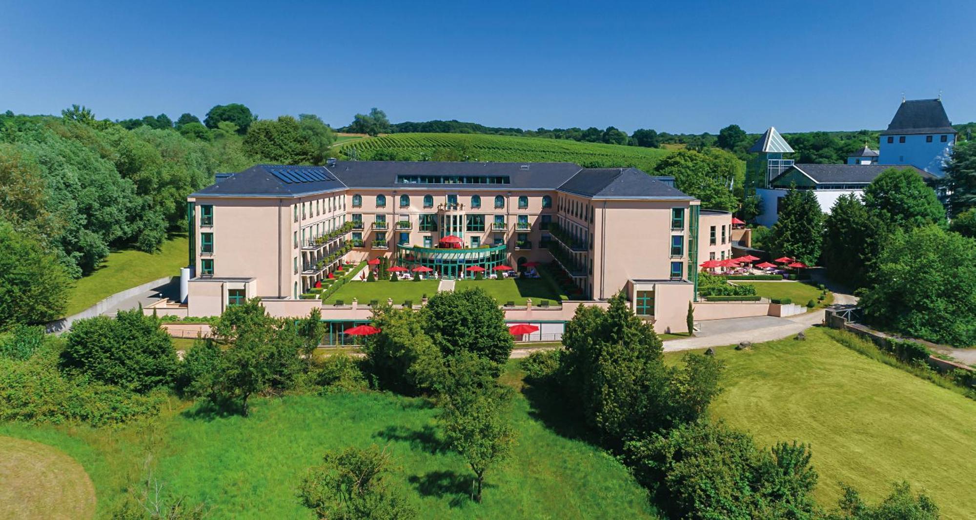 Victor'S Residenz-Hotel Schloss Berg Неннінг Екстер'єр фото Aerial view of the campus