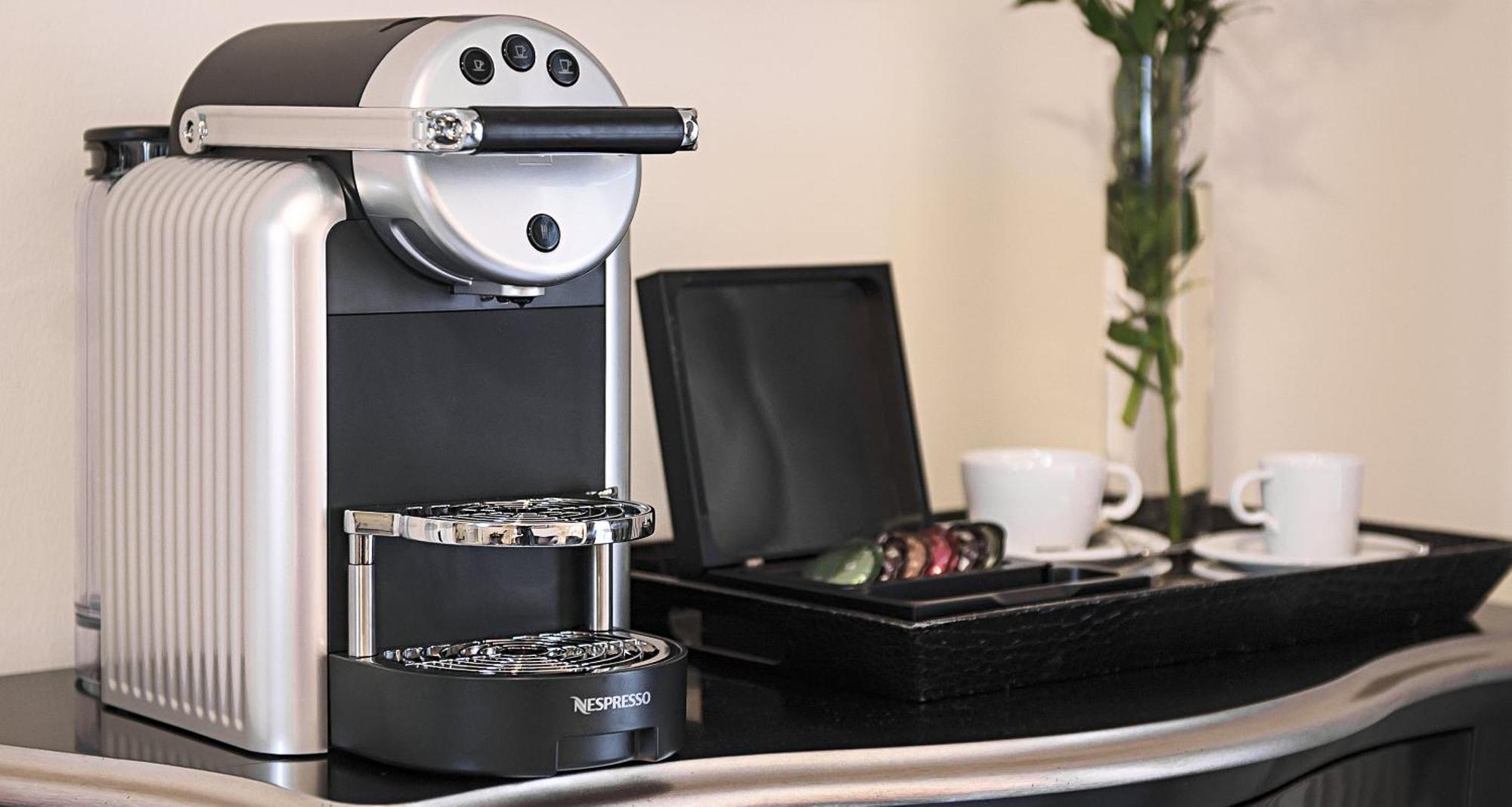 Victor'S Residenz-Hotel Schloss Berg Неннінг Екстер'єр фото A Nespresso coffee machine