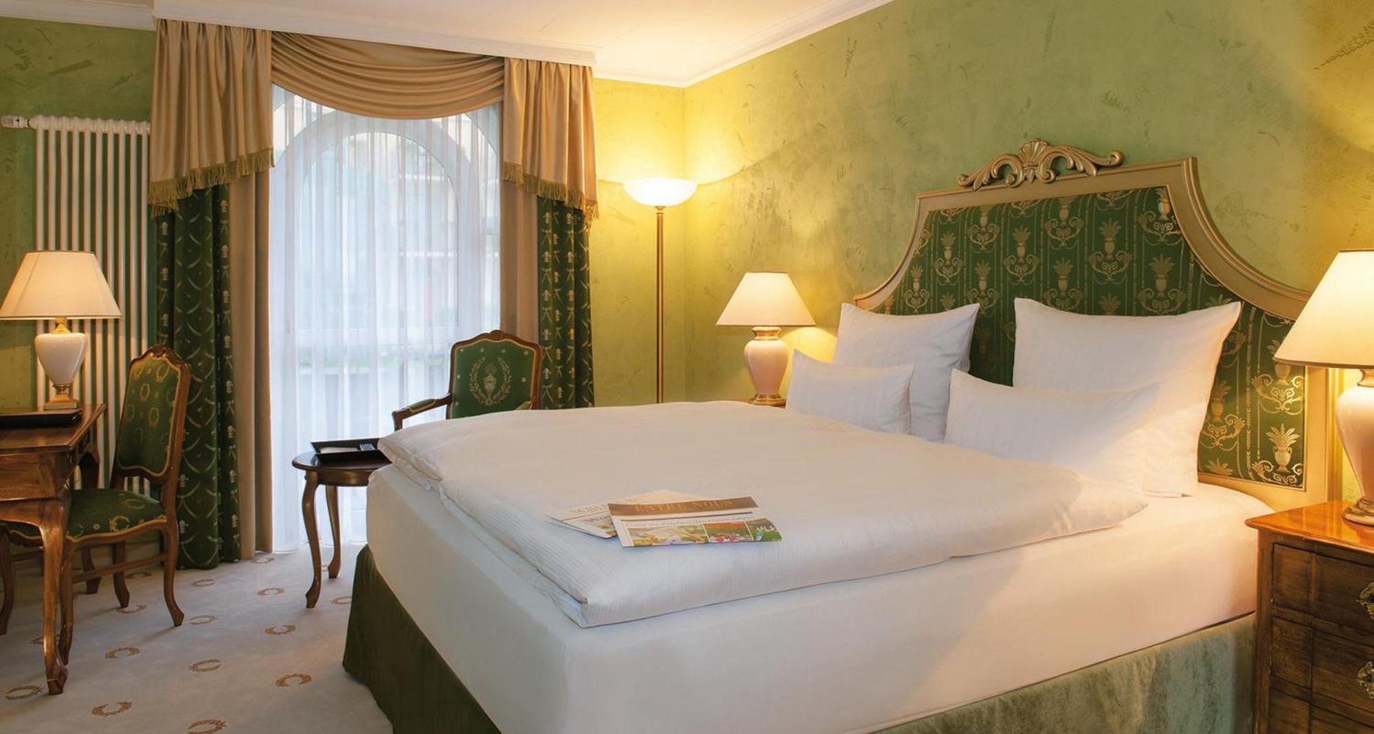 Victor'S Residenz-Hotel Schloss Berg Неннінг Номер фото A room at the hotel