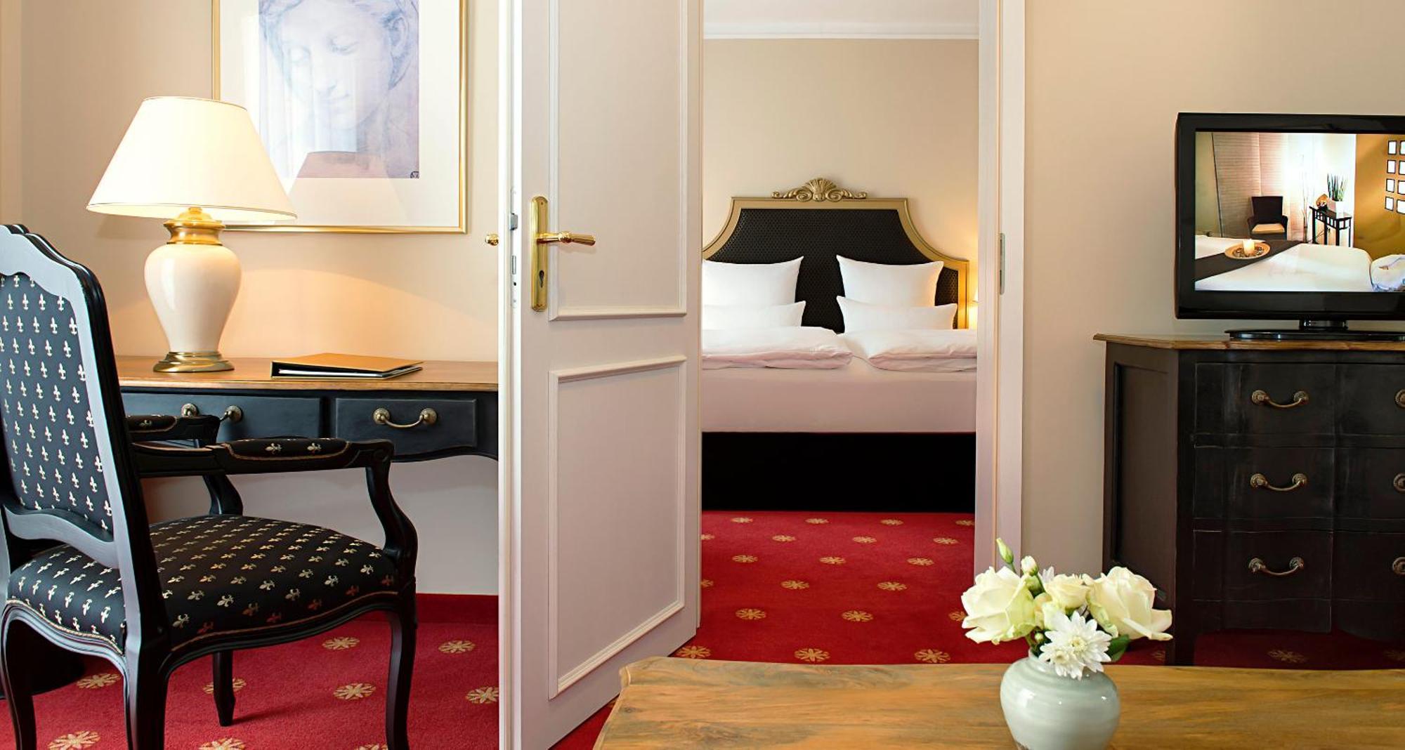 Victor'S Residenz-Hotel Schloss Berg Неннінг Номер фото A suite at the Hotel de France