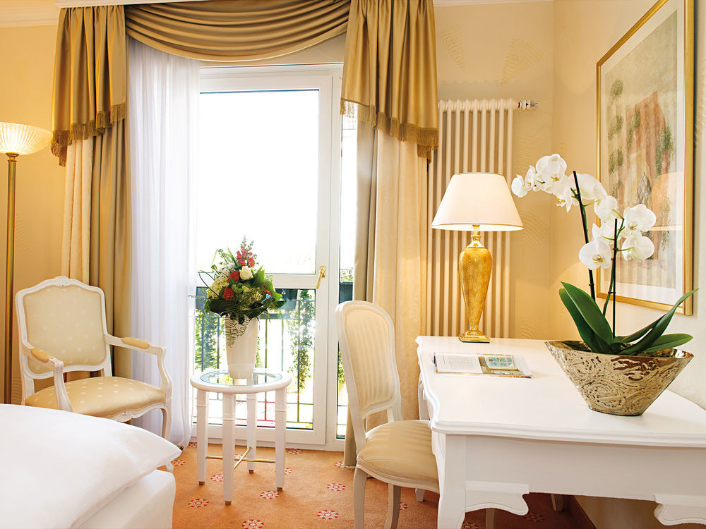 Victor'S Residenz-Hotel Schloss Berg Неннінг Екстер'єр фото A room at the Hotel de la Poste